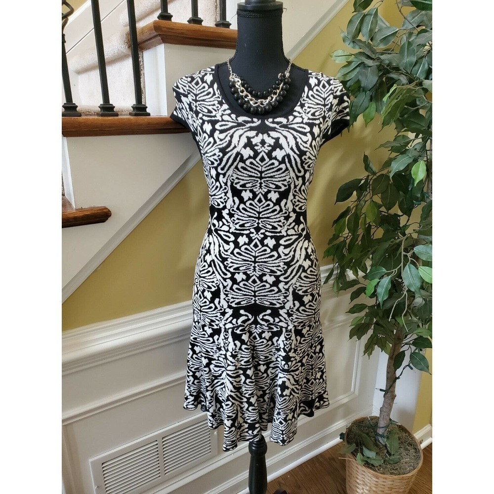 Elle Size Med Black & White Fit & Flare